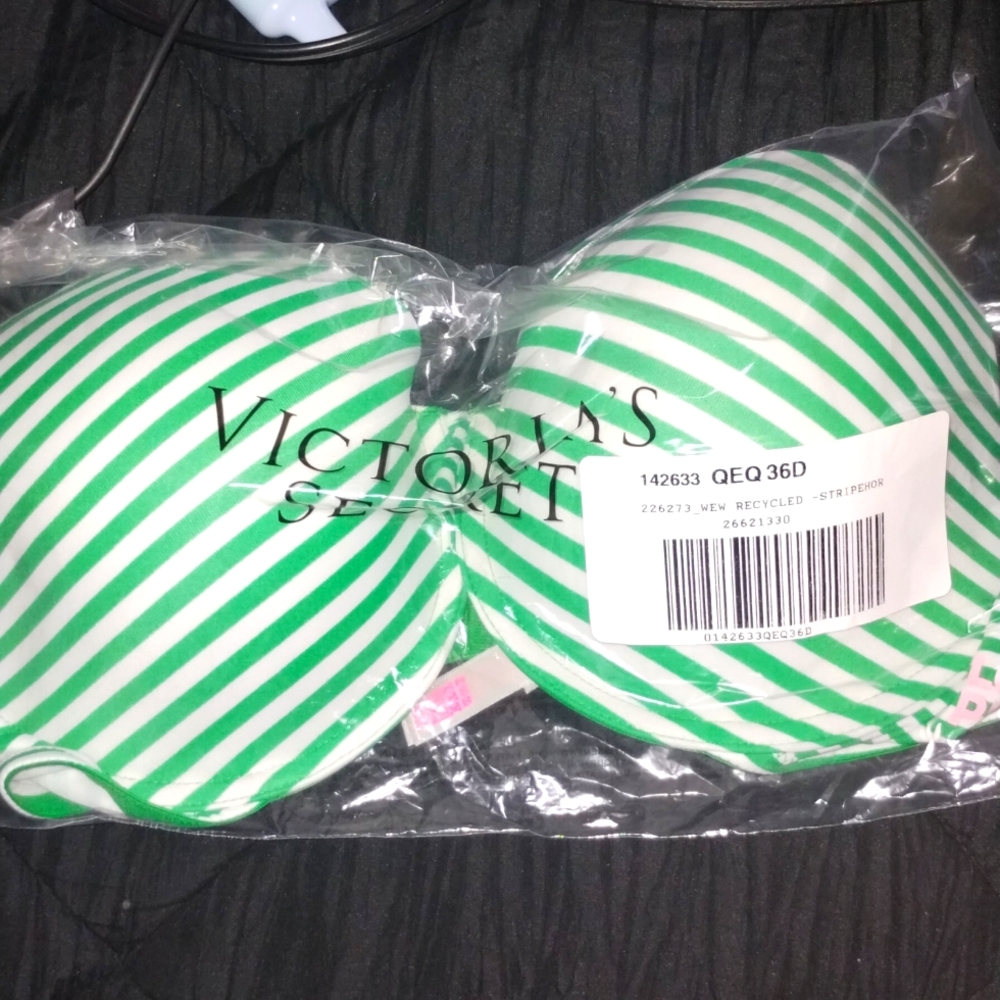 Victoria Secret happy camper 36D bra